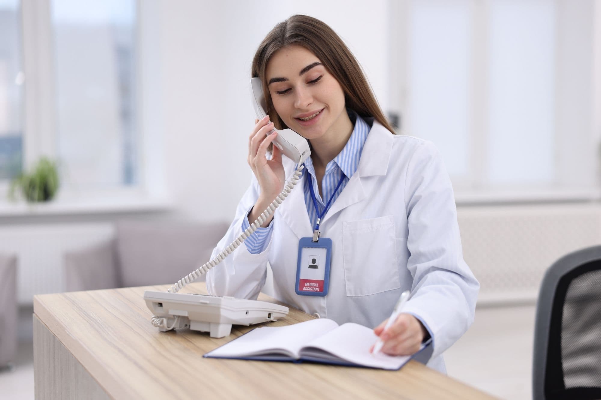 Moderne Arztpraxis am Empfang